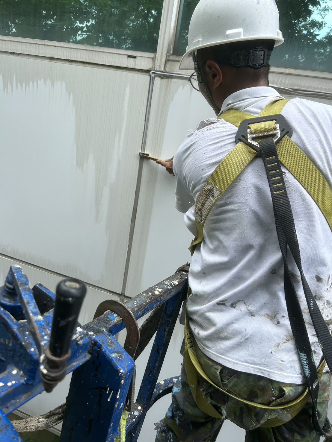 新竹外牆防水-外牆縫隙填補與防水矽膠重打工程